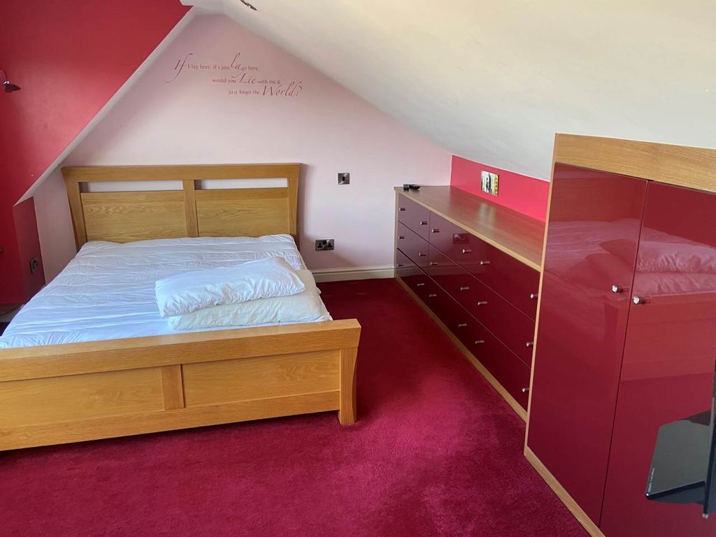 Property photo 1 of 8 Bedroom 4 - Top Floor