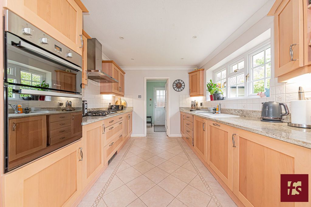 Additional image 14 of 4 bed detached house for saleThe Avenue, Crowthorne, Berkshire RG45