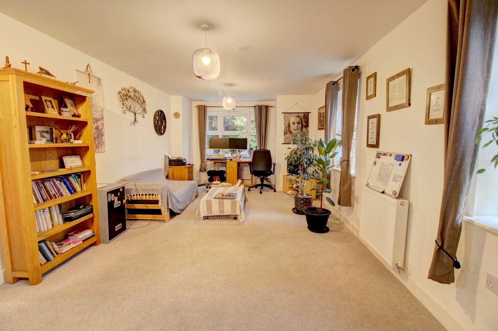 Property photo 2 of 7 Lounge