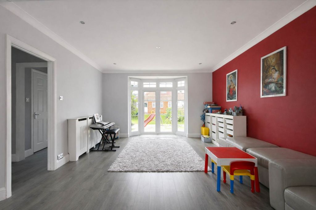 Property photo 3 of 19