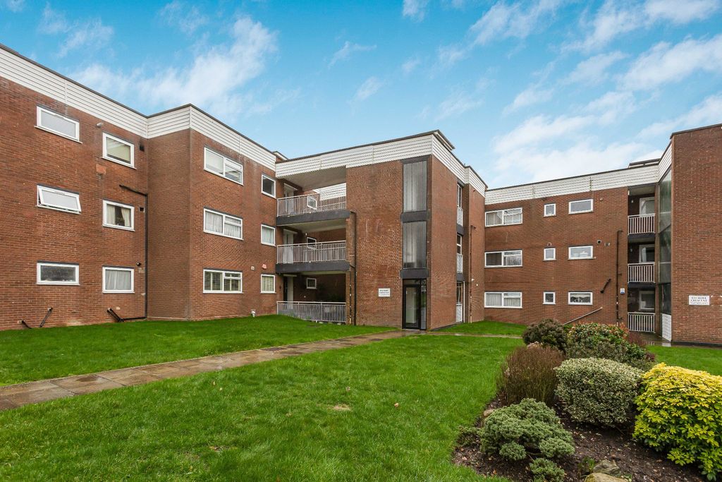 Property photo 1 of 16 Photograph 2