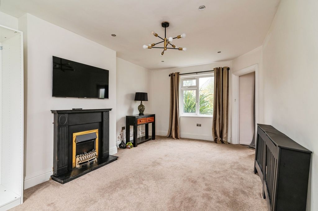 Property photo 3 of 17 Pbox-Img.Jpg