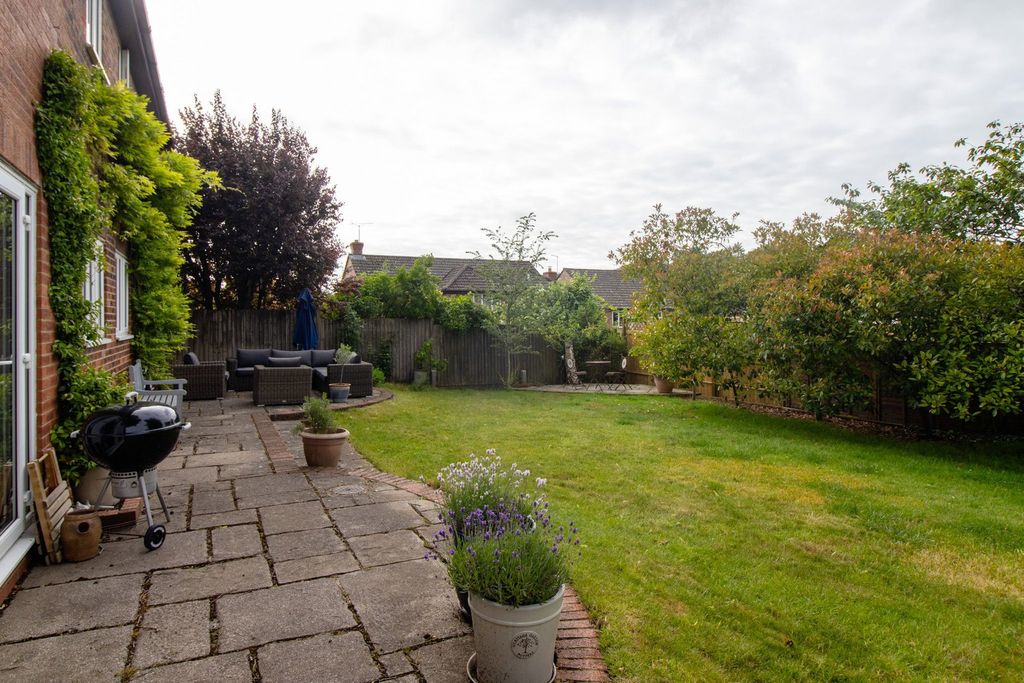Property photo 2 of 21