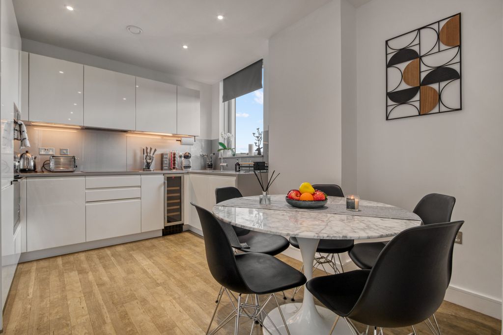 Property photo 3 of 26