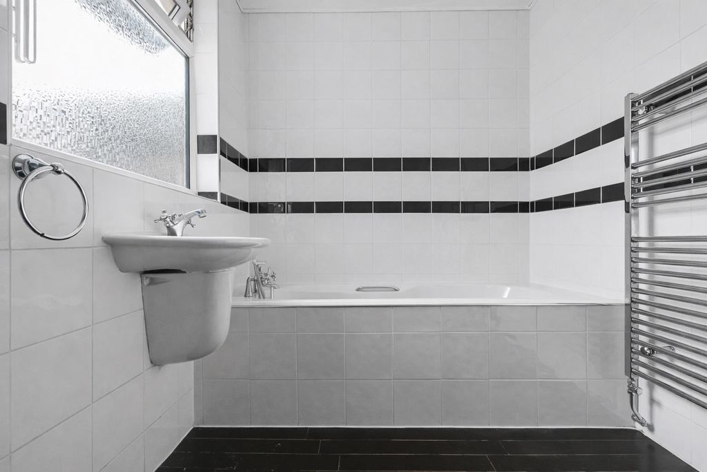 Property photo 3 of 24 Bathroom_2.Png