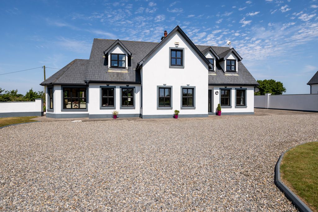 Property photo 1 of 63