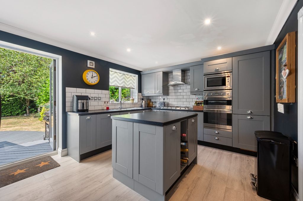 Property photo 2 of 25 4047542