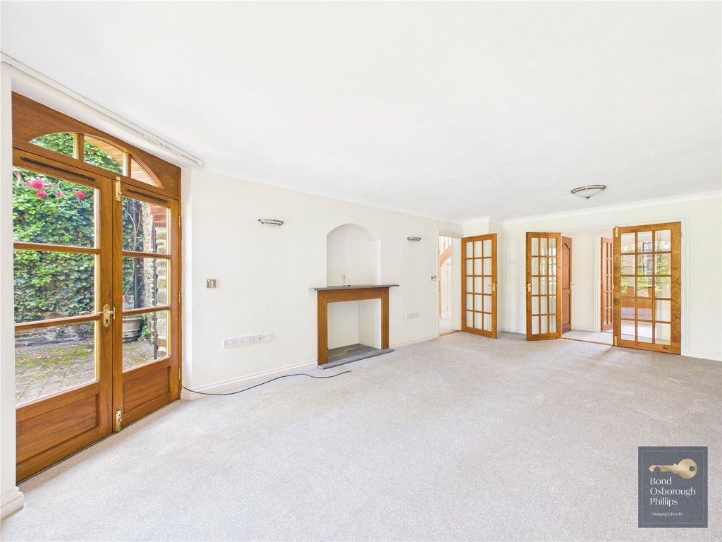 Property photo 3 of 27 Picture No. 11