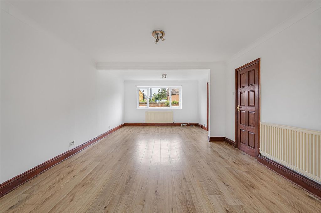 Property photo 3 of 19 12_59819.Jpg