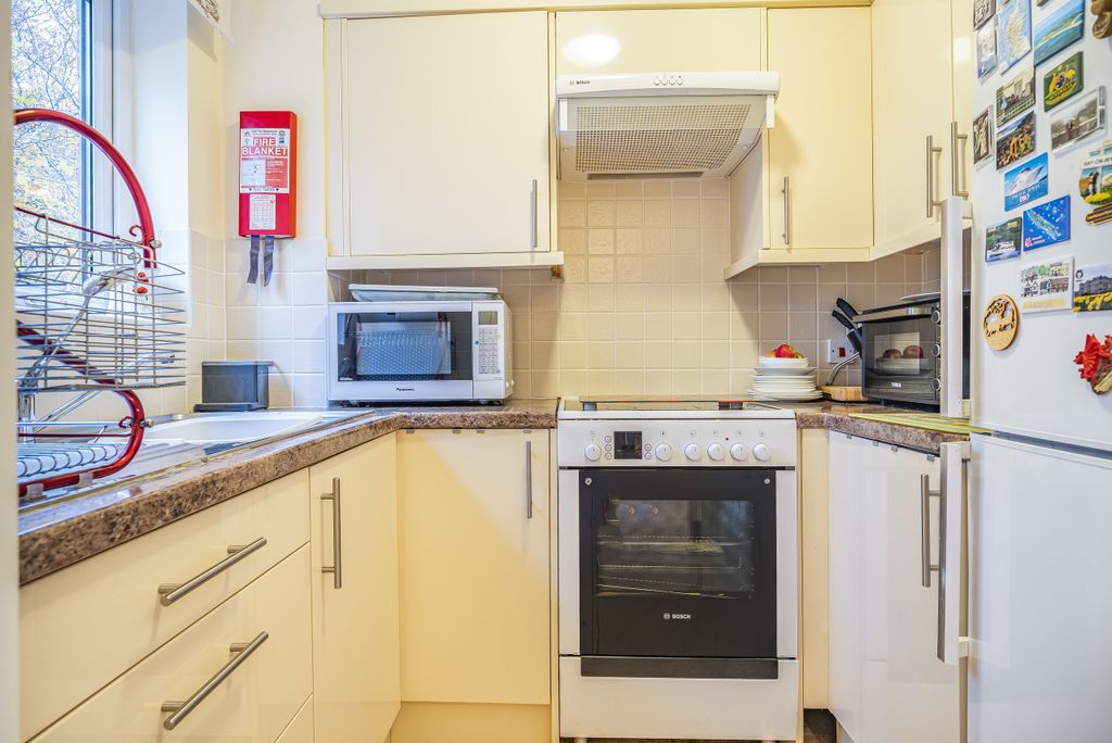 Property photo 3 of 14 Kitchen