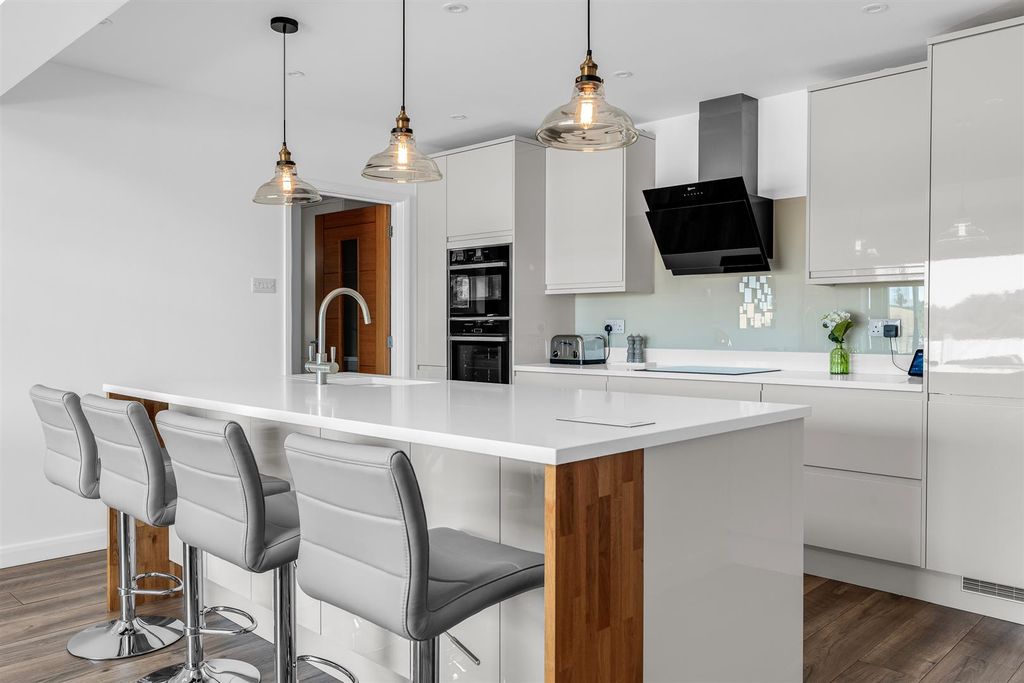 Property photo 3 of 26 Internal-18.Jpg