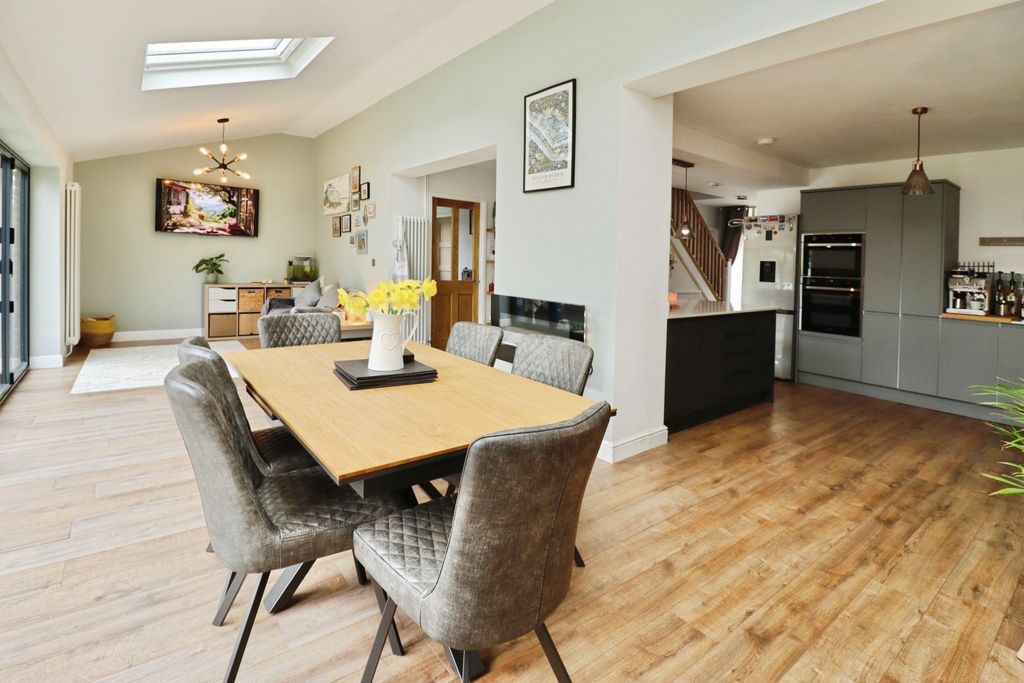 Property photo 3 of 32 10