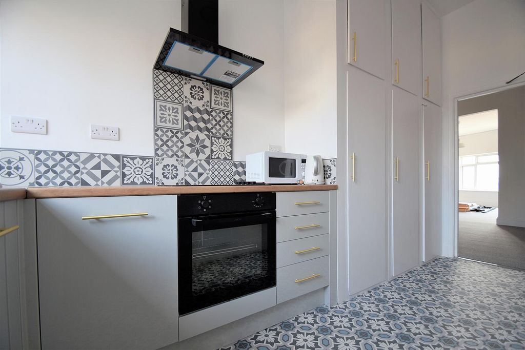 Additional image 9 of 2 bed flat to rentRegent Street, Shanklin PO37