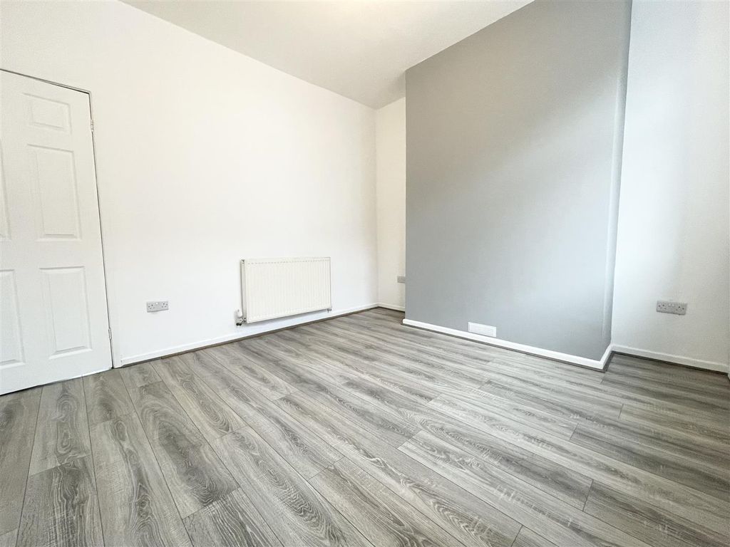 Property photo 3 of 9 Lounge