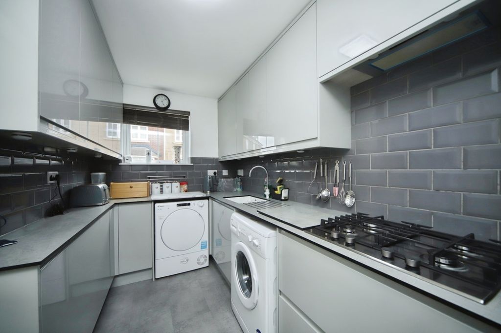 Property photo 2 of 17 Photo