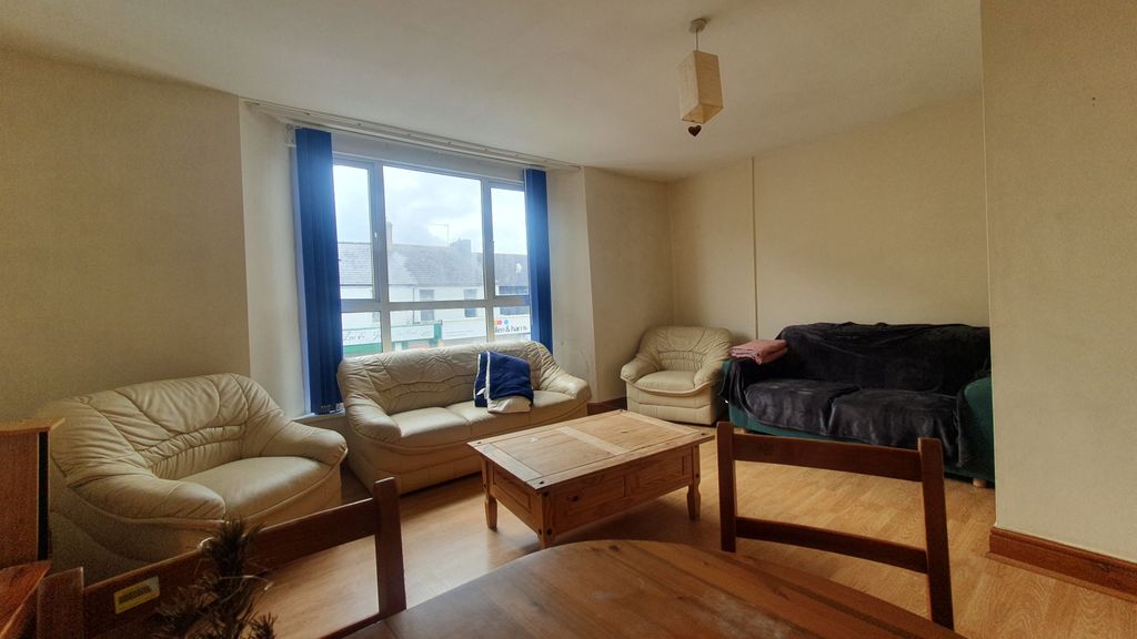 Property photo 1 of 11 2 Bedroom Flat For Rent