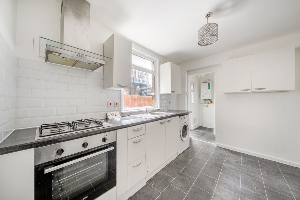 Property photo 2 of 6 Picture No. 18