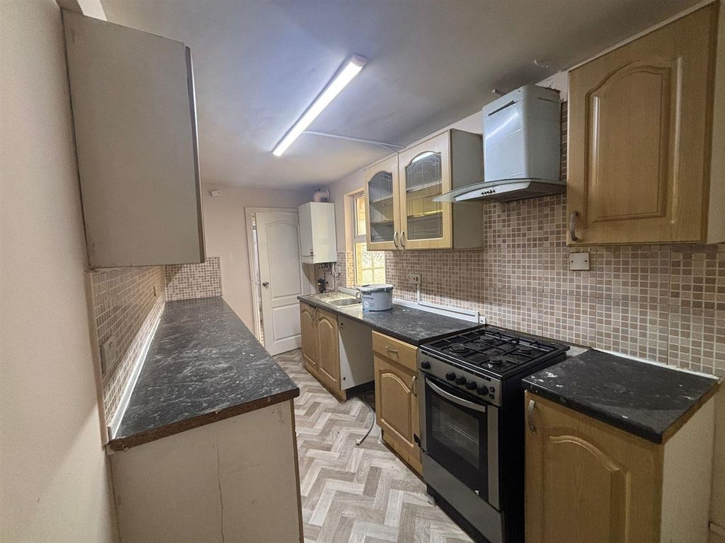 Property photo 2 of 7 Kitchen 2.Jpeg