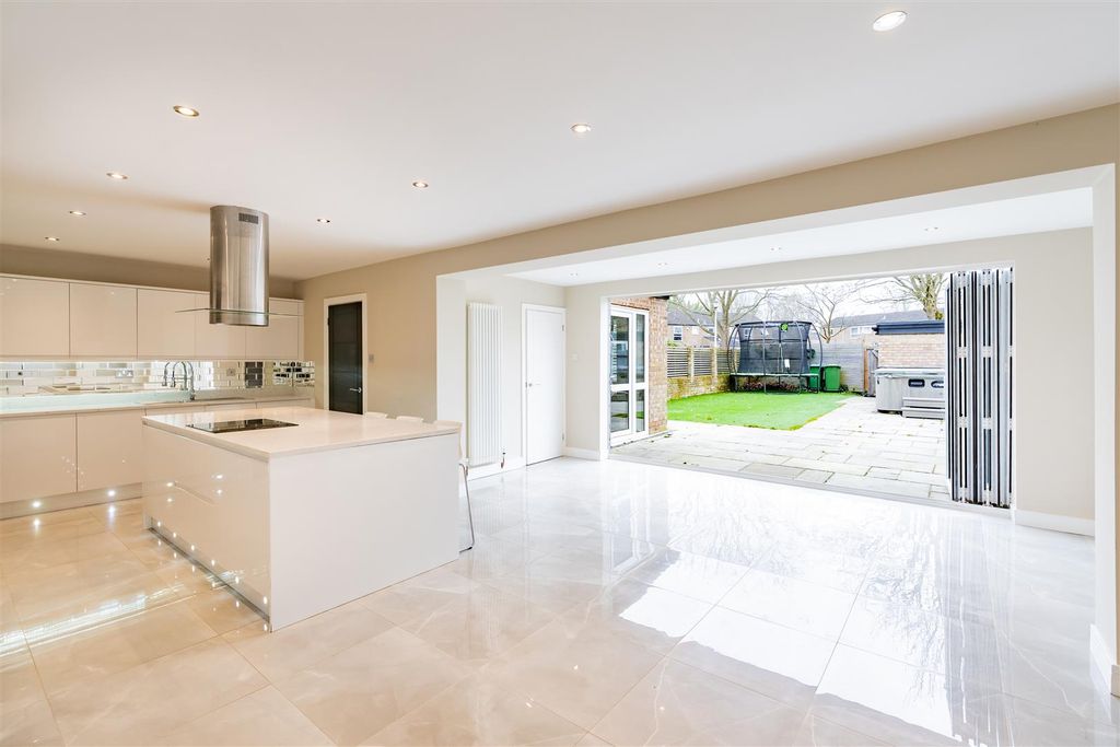 Property photo 2 of 16 112 Caling Croft-Hr45.Jpg