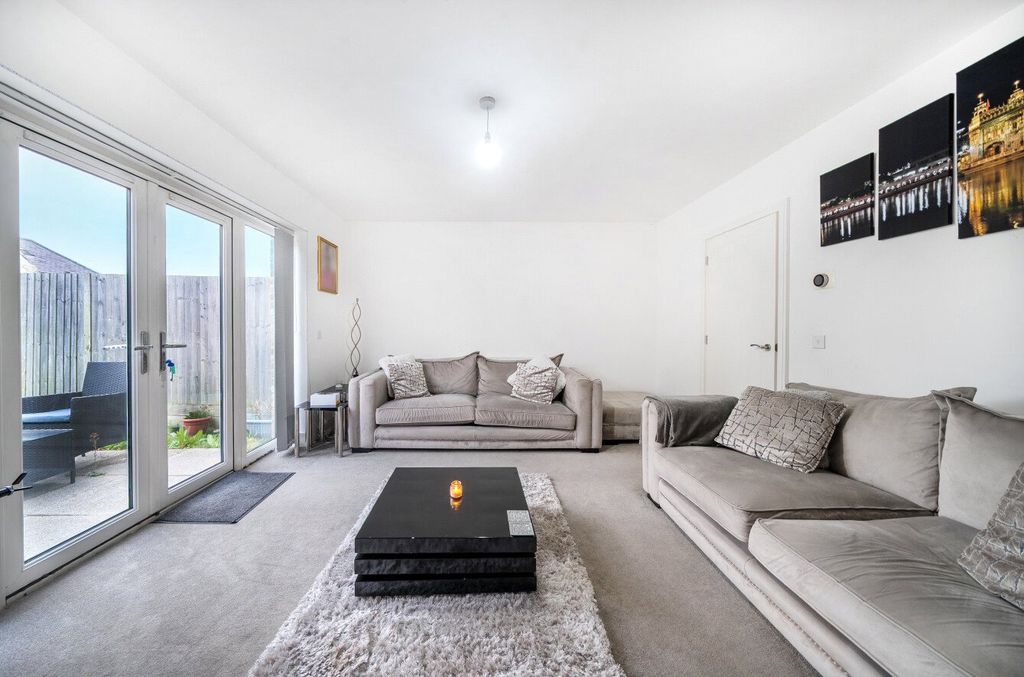 Property photo 3 of 13 1374305-15-690E31...