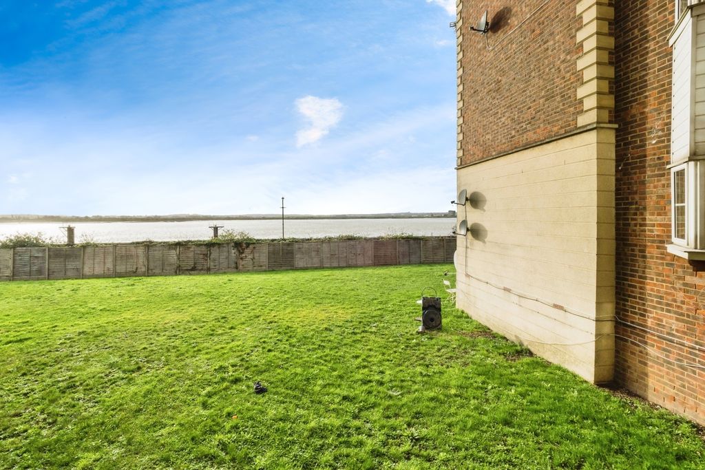 Property photo 2 of 17 Communal Garden