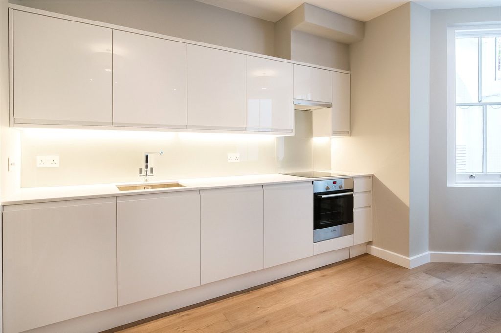 Property photo 2 of 7 Kitchen