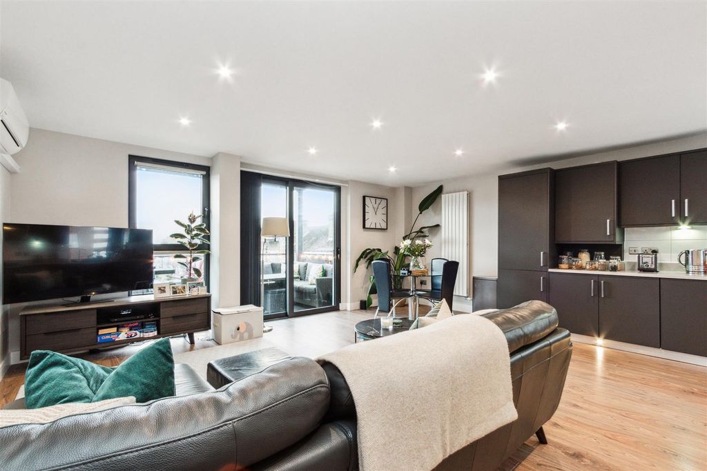 Property photo 3 of 13 9 Vulcan House Reception 1A.Jpg