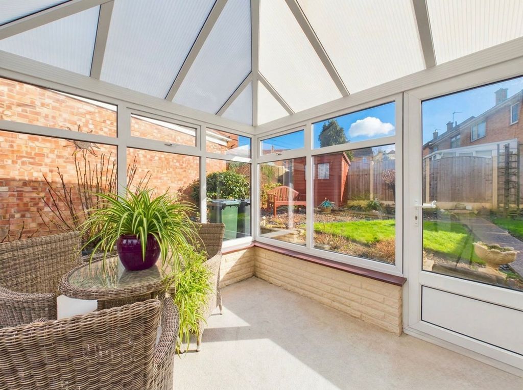 Property photo 3 of 18 Conservatory