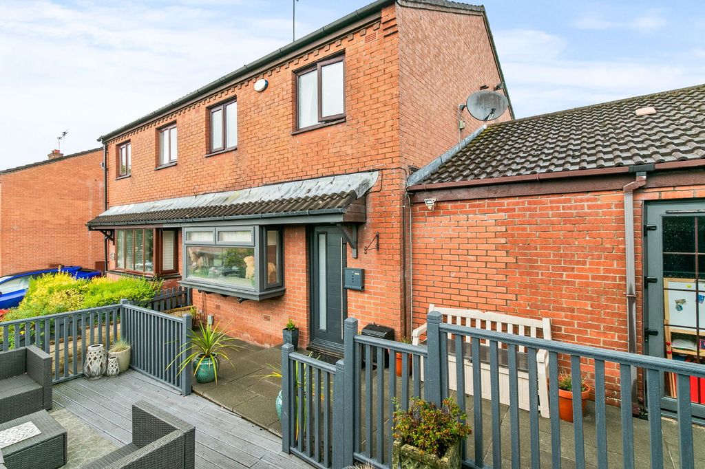Property photo 1 of 32