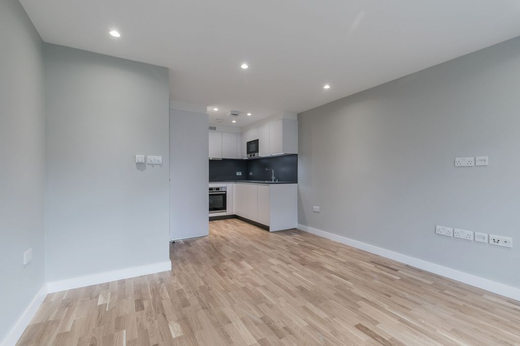 Property photo 3 of 11 Lounge