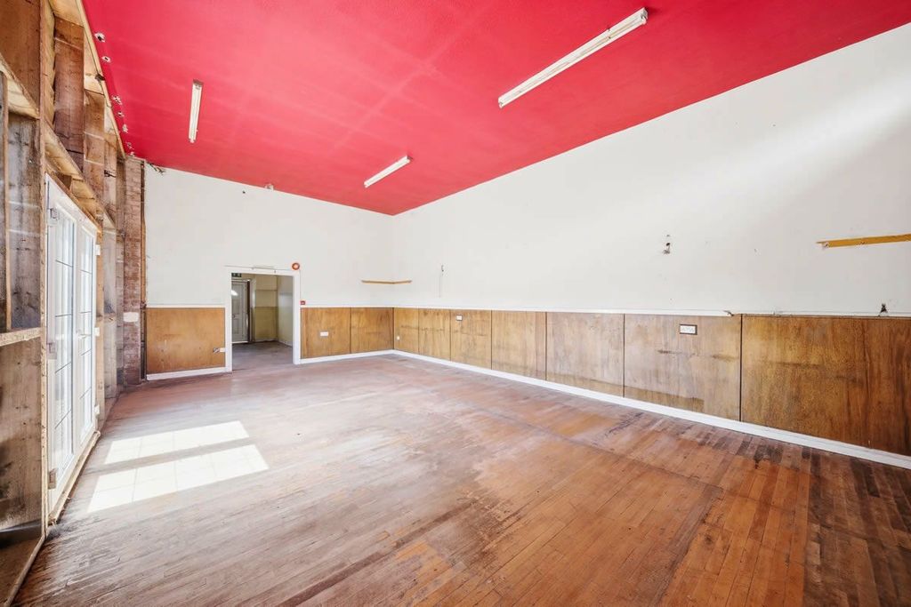 Property photo 3 of 9