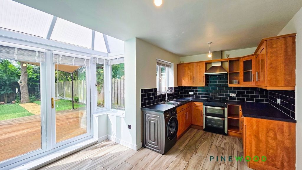 Property photo 3 of 15 Kitchen Diner
