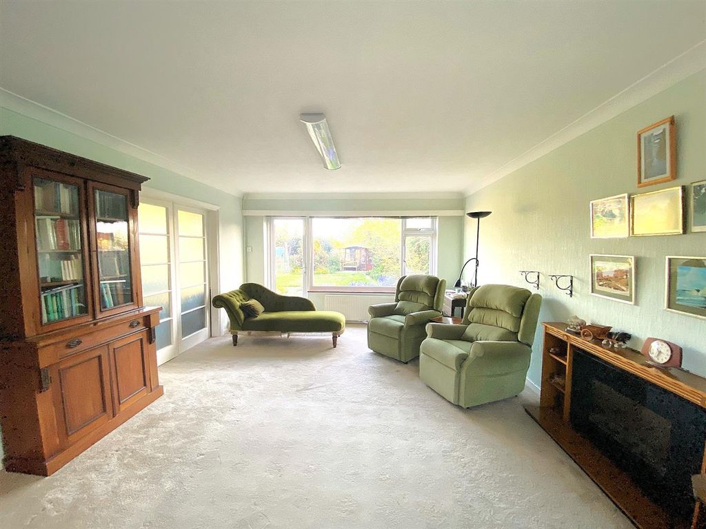 Property photo 3 of 15 27 Normandale - Lounge2.Jpg