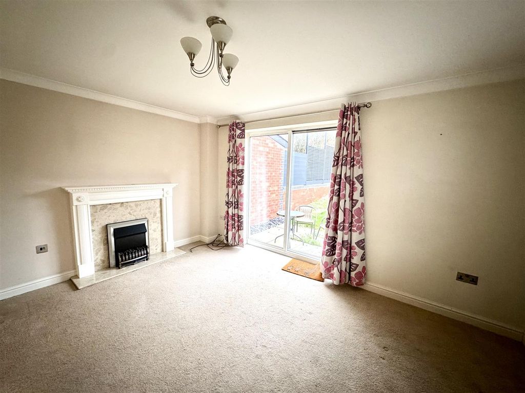 Property photo 3 of 16 Sitting Room