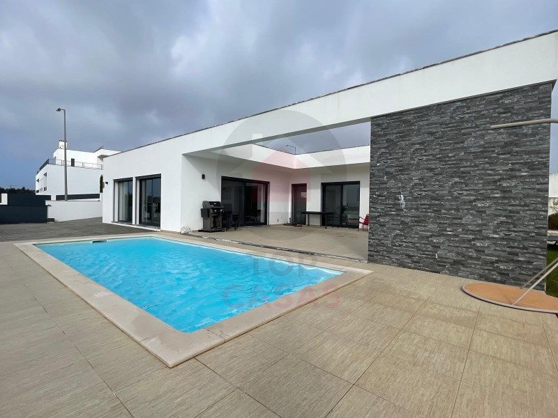 Property photo 1 of 32