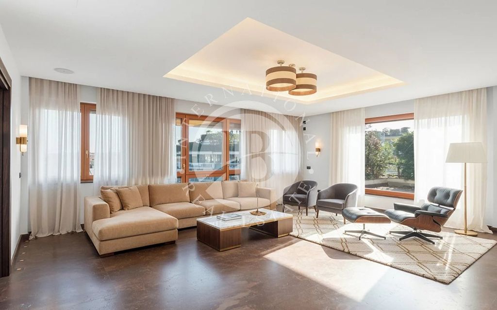 Property photo 1 of 32