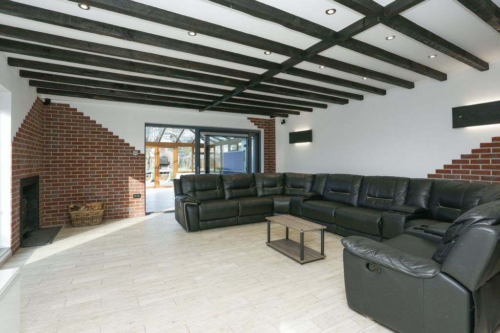 Property photo 3 of 21 Picture 3