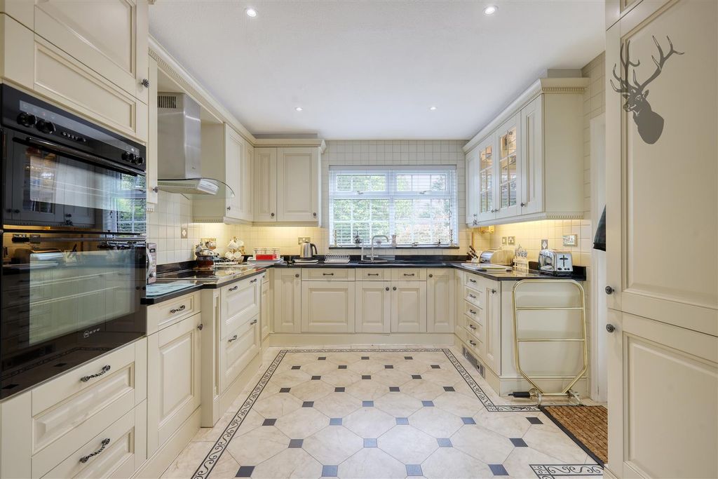 Property photo 3 of 23