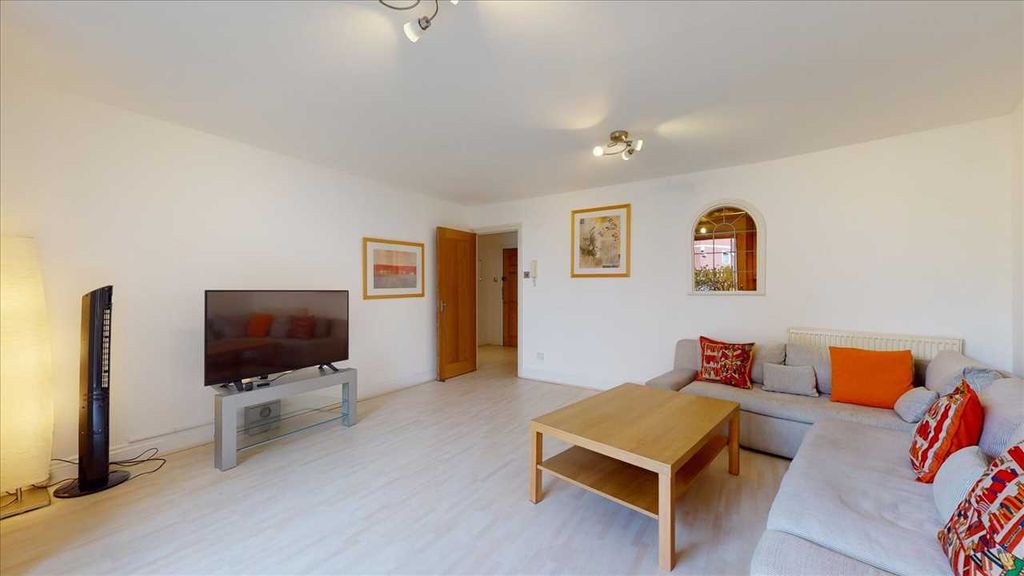 Property photo 2 of 8