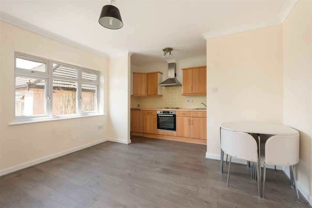 Property photo 3 of 11 Jubilee Court, Tankerton Road, Tankerton, Whitstab