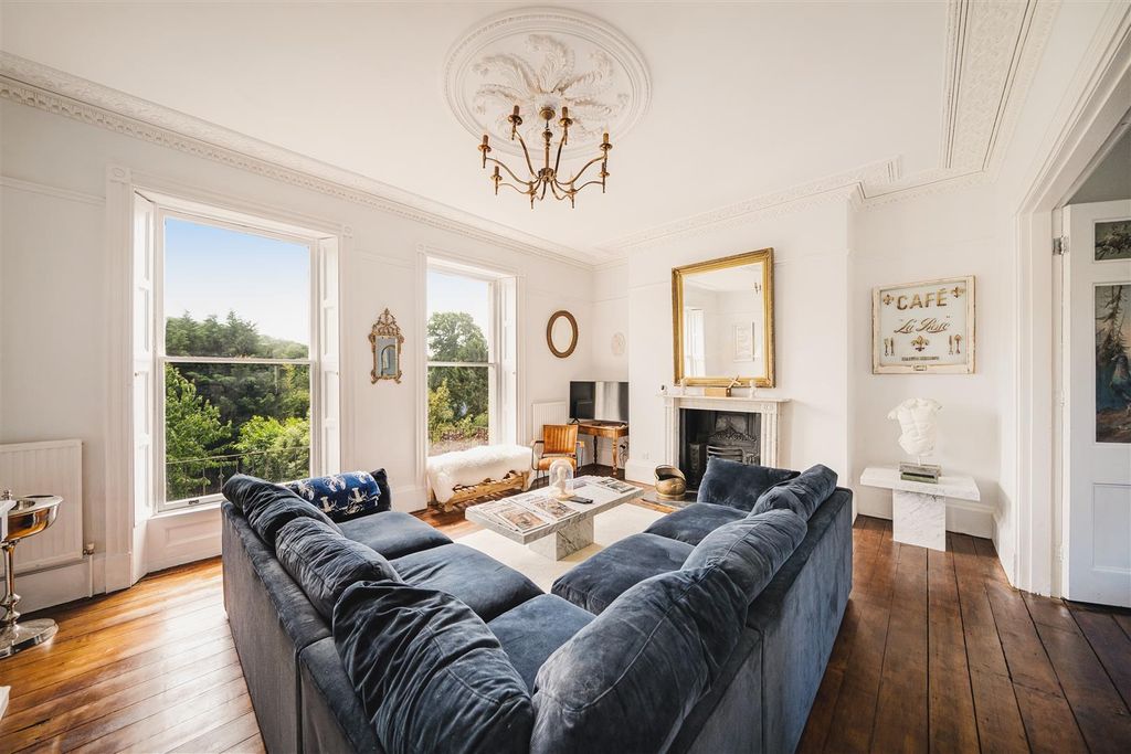 Property photo 2 of 31 6 Percy Place 19.Jpg