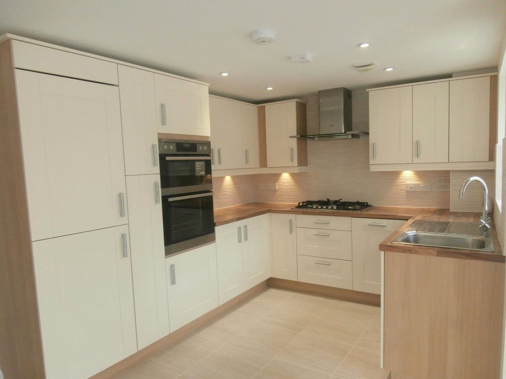 Property photo 2 of 18 Kitchen