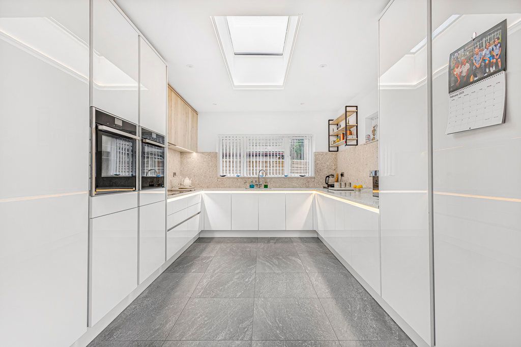 Property photo 3 of 16 Kitchen