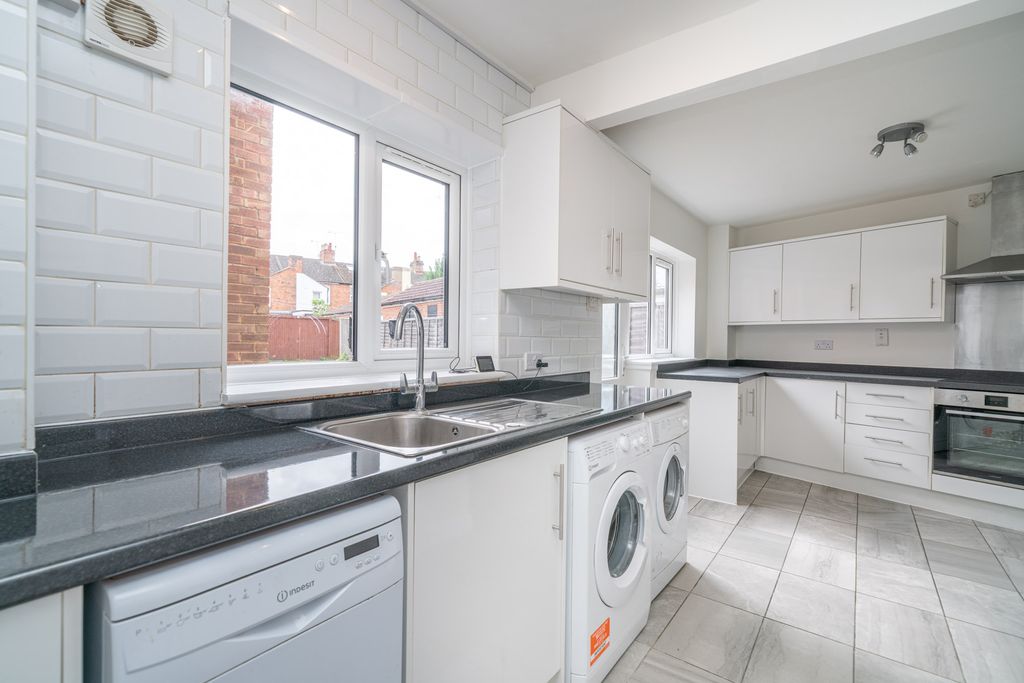 Property photo 2 of 13 76-Victoria-Street-05077