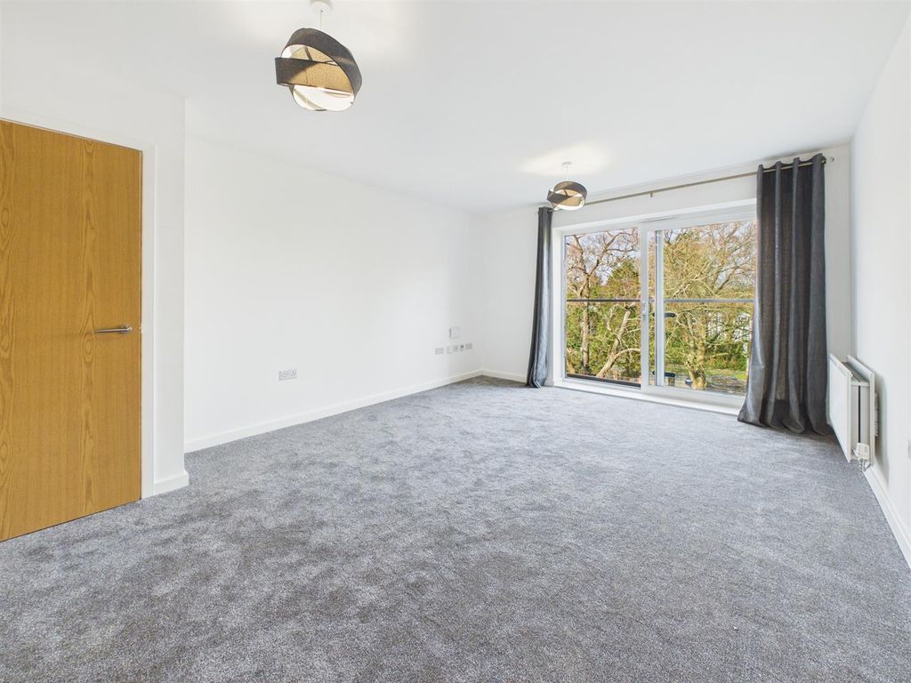 Property photo 3 of 12 Cam05510G0-Pr0170-Still012.Jpg