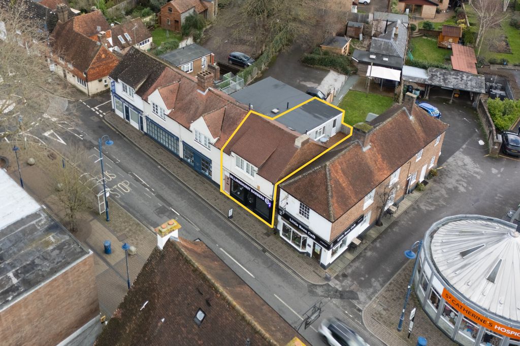 Property photo 2 of 9 33 High Street, Billingshurst Rh14 9Pp