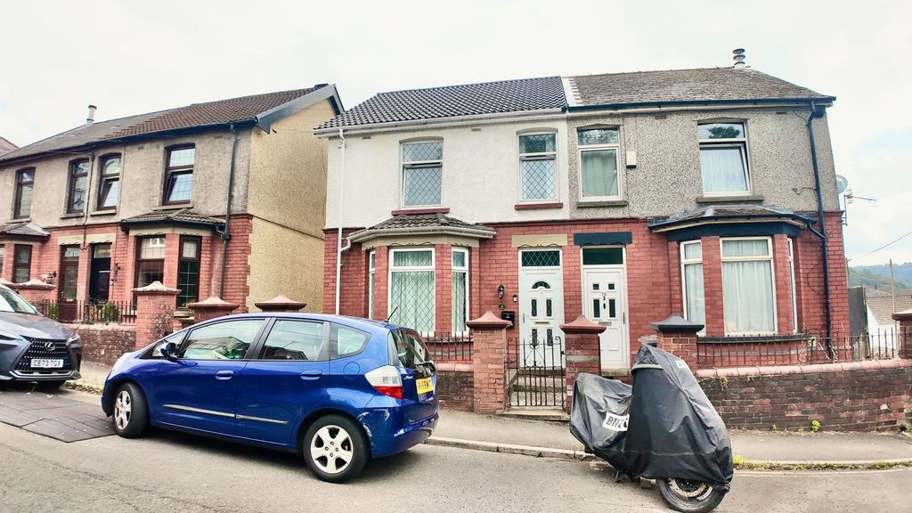 Property photo 2 of 40