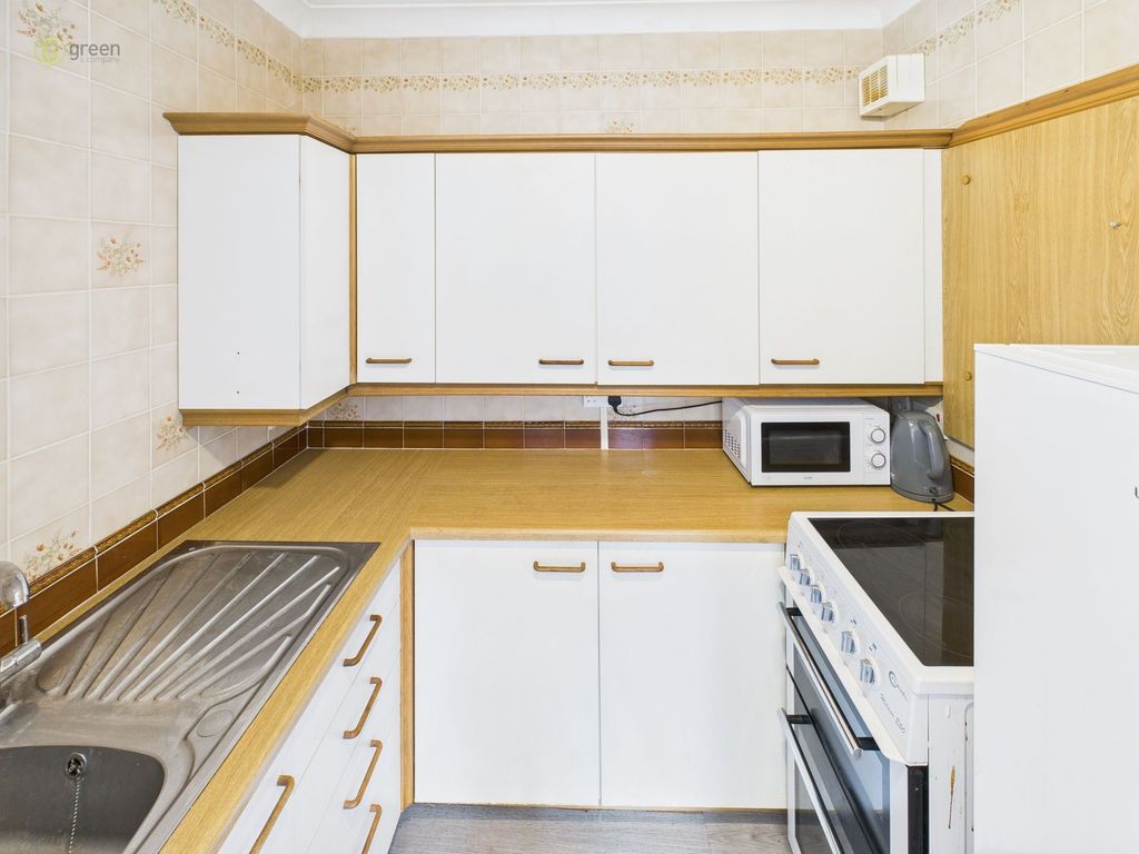 Property photo 2 of 19 Kitchen