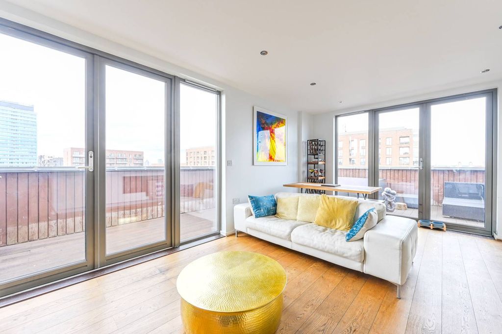 Property photo 3 of 11