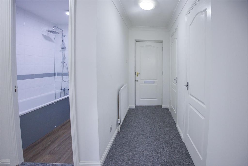 Property photo 3 of 8 Hall